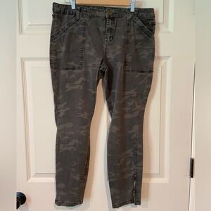 Kut from the Kloth Ankle Skinny Camo Pants